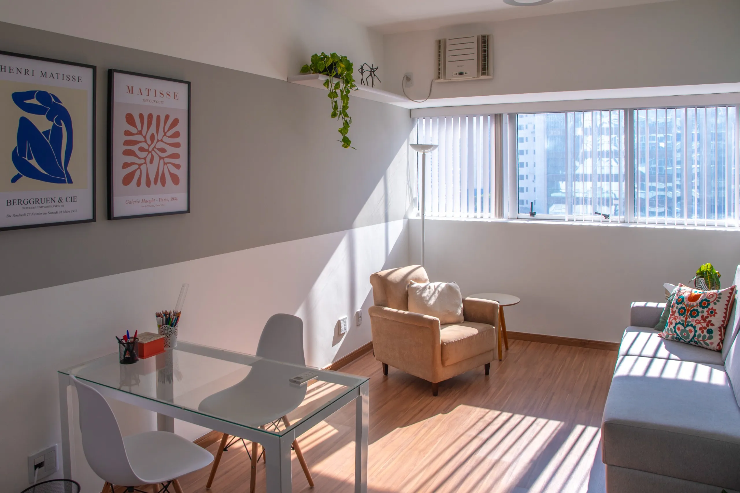 Sala de atendimento de Natália Pozzatto no Edifício Century Towers, em Vitória — ES